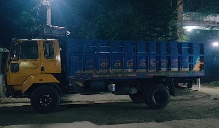 হিলিতে ট্রাকচাপায় মোটরসাইকেল আরোহীর মৃত্যু