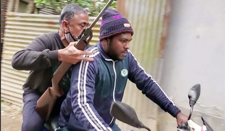 বরগুনায় এয়ারগান দিয়ে ২ কারারক্ষীর পাখি শিকার