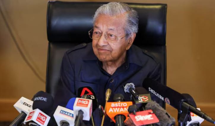 হাসপাতালে ভর্তি মাহাথির