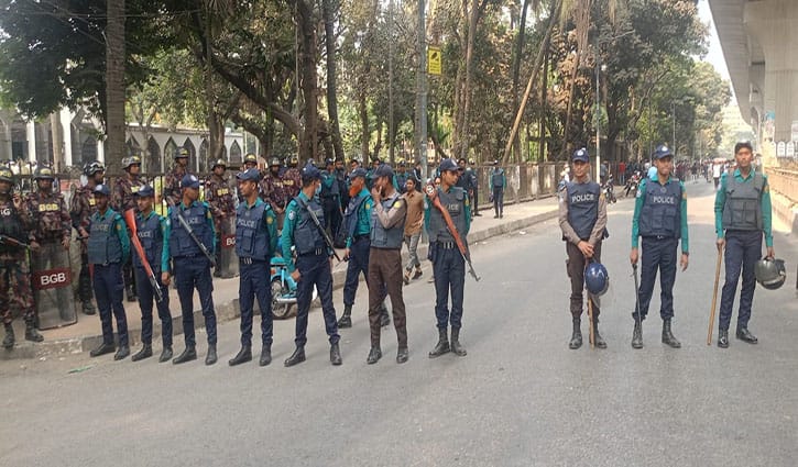 ঢাবিতে জনসাধারণের প্রবেশ বন্ধ, নিরাপত্তা জোরদার
