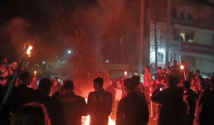 দিনাজপুরে মশাল মিছিল, সড়ক ও রেলপথে বিক্ষোভ