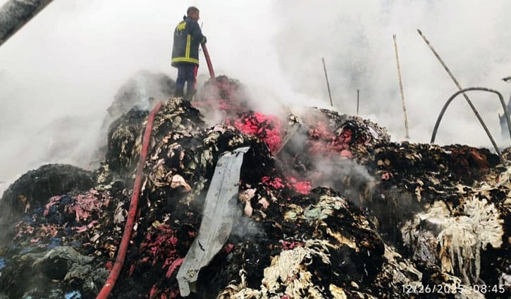 কোনাবাড়ীতে ঝুট গোডাউনে লাগা আগুন নিয়ন্ত্রণে, চলছে ডাম্পিং 