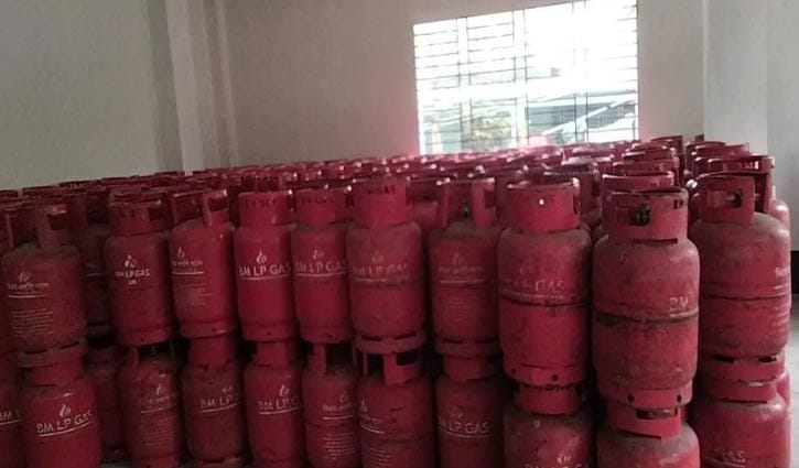 বেশি দামে এলপিজি বিক্রি, শ্রীপুরে ৫ প্রতিষ্ঠানকে জরিমানা