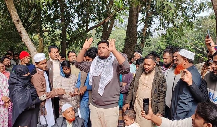 নেতা এক দিন টাকা নিয়ে ভোটারদের পিছনে ঘোরে, ৫ বছর ঘোরায়