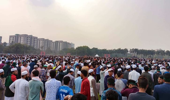 হাদির জানাজায় বিভিন্ন জেলা থেকে আসা মানুষের ঢল