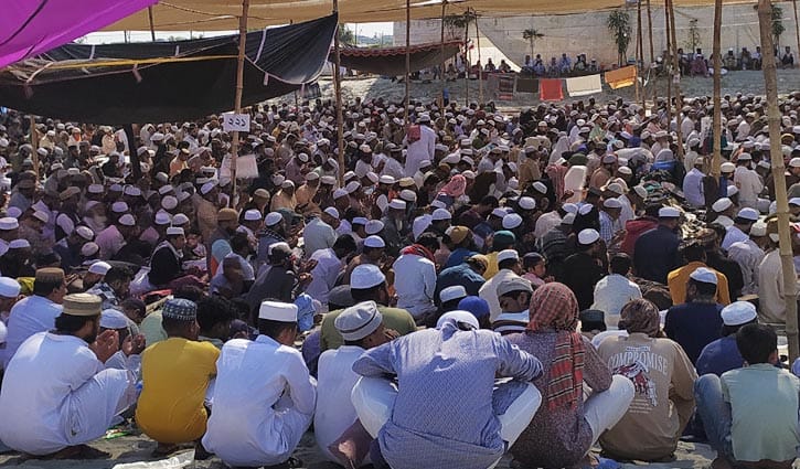 আখেরি মোনাজাতে শেষ হলো ঢাকা জেলা জোড় ইজতেমা