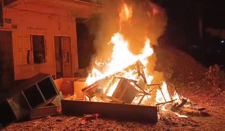 ঝিনাইদহে আ. লীগের দুই নেতার বাড়ি ও ব্যবসা প্রতিষ্ঠানে হামলা