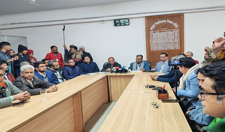 জকসু ইস্যুতে শিক্ষক অবরুদ্ধ: ৪৮ ঘণ্টার আল্টিমেটাম