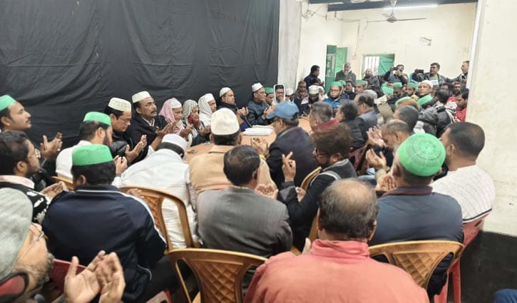 খালেদা জিয়ার মৃত্যুতে খুলনা বিএনপি নেতাদের কালো ব্যাজ ধারণ 