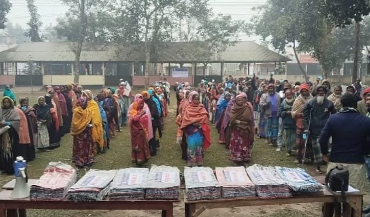 ৩ হাজার শীতার্ত পেল গরম কাপড়