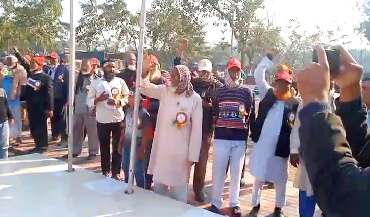 মুক্তিযোদ্ধাদের ‘জয় বাংলা’ স্লোগান দেওয়া নিয়ে উত্তেজনা, একজনকে মারধর