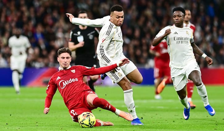 বার্নাব্যুতে এমবাপ্পের রেকর্ড রাত, জয়ে রিয়ালের বছর শেষ