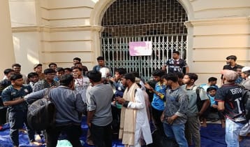 নীতিমালা সংশোধনের দাবিতে জবি প্রশাসনে তালা, অনির্দিষ্টকালের অবরোধ নীতিমালা সংশোধনের দাবিতে জবি প্রশাসনে তালা, অনির্দিষ্টকালের অবরোধ