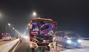 পদ্মা সেতুতে থেমে যাওয়া বাসে অপর বাসের ধাক্কা, হেলপার নিহত পদ্মা সেতুতে থেমে যাওয়া বাসে অপর বাসের ধাক্কা, হেলপার নিহত