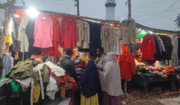 নাটোরে ভিড় বেড়েছে পুরাতন গরম কাপড়ের দোকানে