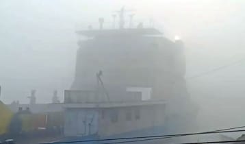 ঘন কুয়াশায় বন্ধ ২ নৌরুট, মাঝনদীতে আটকা ৩ ফেরি