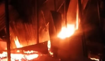 বিএনপি নেতার ঘরে তালা দিয়ে আগুন: ঘুমন্ত শিশু নিহত, দগ্ধ ৩