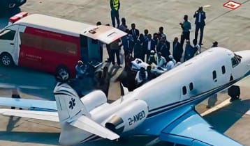 হাদিকে নিয়ে সিঙ্গাপুরের উদ্দেশে উড়ল এয়ার অ্যাম্বুলেন্স হাদিকে নিয়ে সিঙ্গাপুরের উদ্দেশে উড়ল এয়ার অ্যাম্বুলেন্স