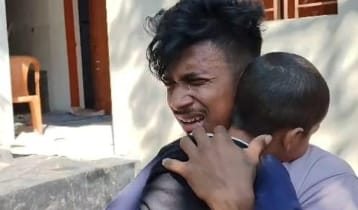 ‘বোম ফালাইয়া আমার ছেলেরে মাইরা ফেলছে’