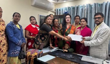 রংপুর-৩: মনোনয়নপত্র তুললেন তৃতীয় লিঙ্গের রানী রংপুর-৩: মনোনয়নপত্র তুললেন তৃতীয় লিঙ্গের রানী