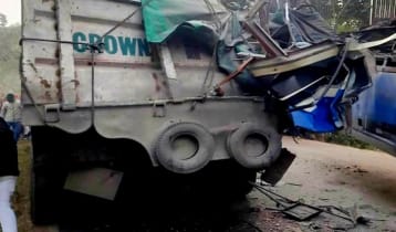 গাইবান্ধায় ট্রাকের পেছনে বাসের ধাক্কা, নিহত ২