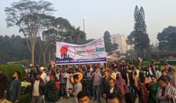 জাতীয় স্মৃতিসৌধে জনতার ঢল জাতীয় স্মৃতিসৌধে জনতার ঢল