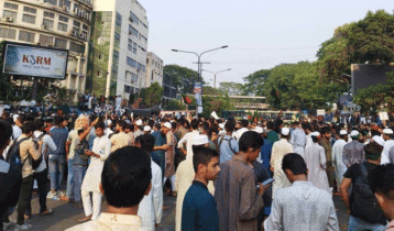 শাহবাগে বিক্ষোভ চলছে