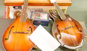 ‘দুঃখিত, আমি মাতাল ছিলাম’ —লিখে চুরি করা বাদ্যযন্ত্র ফেরত দিলেন চোর