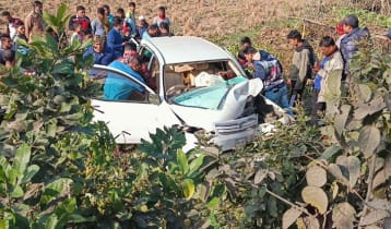 ঝালকাঠিতে প্রাইভেট কার নিয়ন্ত্রণ হারিয়ে ধানক্ষেতে