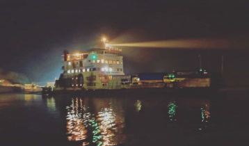 পাটুরিয়া-দৌলতদিয়ায় ফেরি চলাচল বন্ধ, মাঝ নদীতে আটকা ৩ ফেরি