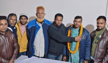 যুবলীগ থেকে পদত্যাগ করামাত্র গলায় যুবদলের ফুলের মালা