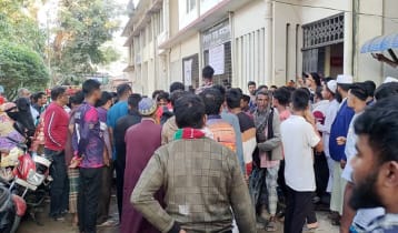 বন্য হাতির ভিডিও বানাতে গিয়ে কনটেন্ট ক্রিয়েটরের প্রাণপাত