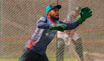 অনিশ্চয়তা পেরিয়ে বিপিএলে আলোর অপেক্ষা অনিশ্চয়তা পেরিয়ে বিপিএলে আলোর অপেক্ষা