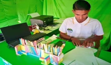 প্লাস্টিকের বিকল্প কাগজের কলমে ফলদ গাছের চারা