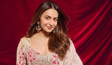 কসমেটিক সার্জারি করানোর গুঞ্জনে মুখ খুললেন রাকুল