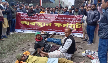 লালমনিরহাটে সংবর্ধনায় যেতে ‘বিশেষ ট্রেন’ দাবি, ৭ ঘণ্টা পর অবরোধ প্রত্যাহার 