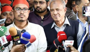 সাদিক চাইলেন পদত্যাগ, উপদেষ্টা বললেন দাবি যৌক্তিক