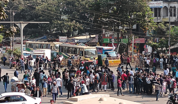 স্বরাষ্ট্র উপদেষ্টার পদত্যাগ দাবিতে শাহবাগ ব্লকেড 