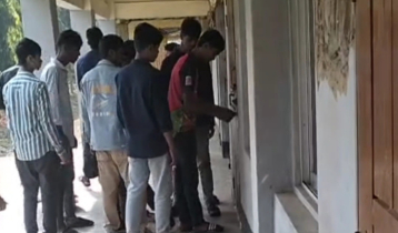 পরীক্ষায় অকৃতকার্য হওয়ায় বিদ্যালয়ে তালা 