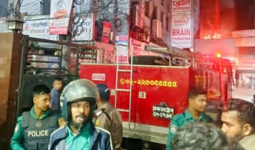 ঢাকার তোপখানা রোডে উদীচীর কেন্দ্রীয় কার্যালয়ে আগুন