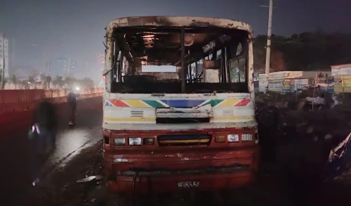 সাভারে দাঁড়িয়ে থাকা বাসে আগুন​​​​​​​​​​​​​​​​​​​​​​​​​​​​​​​​​​​​
