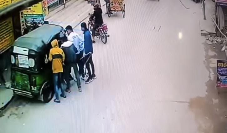 সিরাজগঞ্জে দিবালোকে কলেজ শিক্ষার্থীকে কুপিয়ে হত্যা