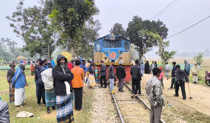 ময়মনসিংহে রেললাইন খুলে ফেলেছে দুর্বৃত্তরা, ট্রেন লাইনচ্যুত