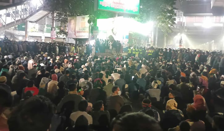 হাদির খুনি গ্রেপ্তার না হওয়া পর্যন্ত শাহবাগে অবরোধ চলবে: ইনকিলাব মঞ্চ