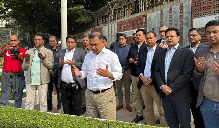 বনানীতে ছোট ভাইয়ের কবর জিয়ারত করলেন তারেক রহমান 