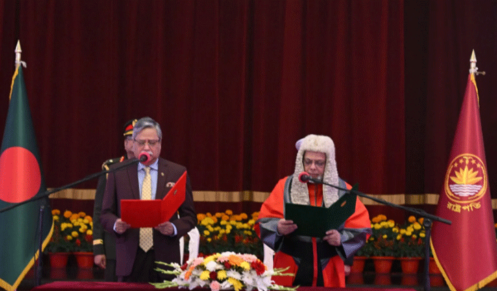 শপথ নিলেন প্রধান বিচারপতি জুবায়ের রহমান চৌধুরী