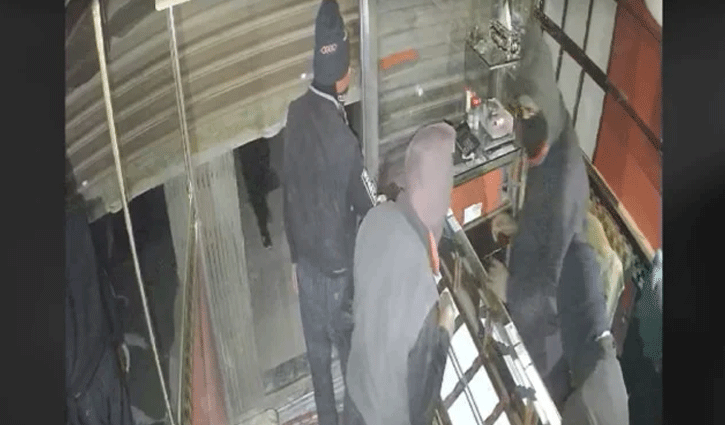 মোহাম্মদপুরে দোকান থেকে ৭০ ভরি সোনা ও ৬০০ ভরি রুপা চুরি