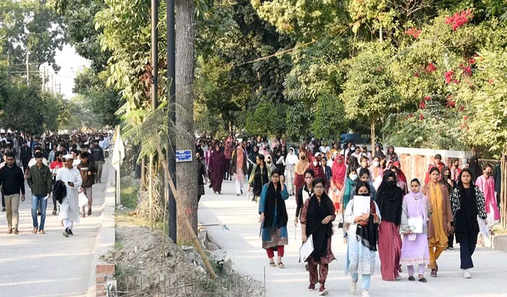 সুষ্ঠ ও শান্তিপূর্ণভাবে শেষ হলো খুবির ২০২৫–২০২৬ শিক্ষাবর্ষের ভর্তি পরীক্ষা