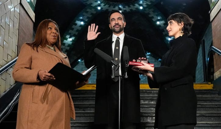 পবিত্র কোরআন হাতে নিউ ইয়র্কের মেয়র হিসেবে শপথ নিলেন মামদানি