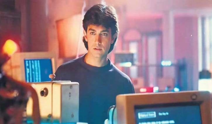 আমিরের ‘টাইম মেশিন’ কেন আলোর মুখ দেখেনি?